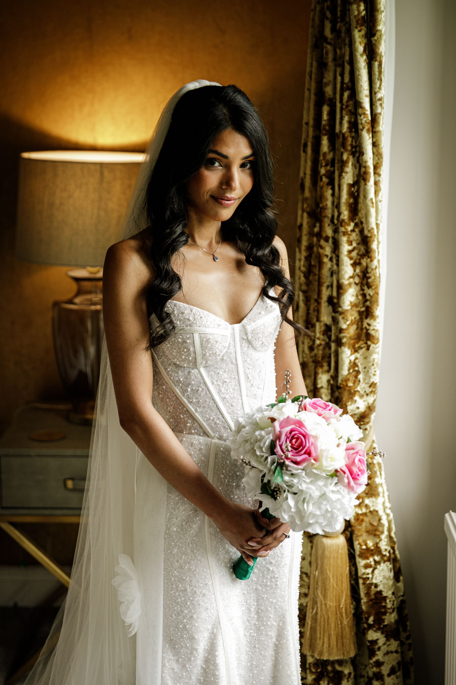 bride portrait holding boquet